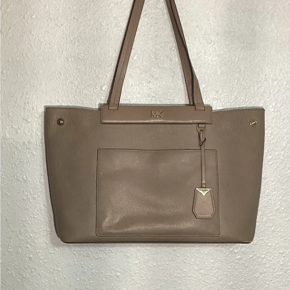 Michael Kors Meredith Medium Pebbled Leather Tote bag